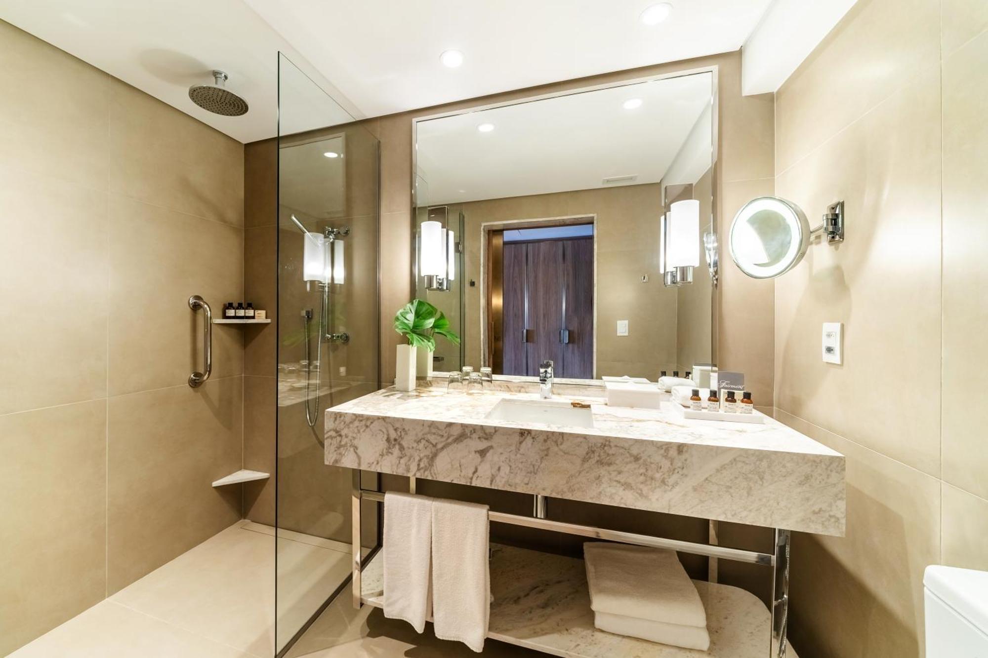 Quarto Deluxe com 2 Camas de Solteiro com Vista da Cidade